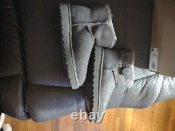 Nib Women's Ugg Mini Bailey Button Il Winter Boots Size 6 Grey Suede