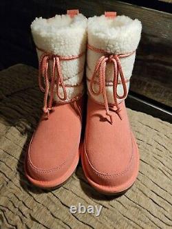 UGG Australia Classic Short II Size 1 US Women's Winter Boots ash rose? Pink